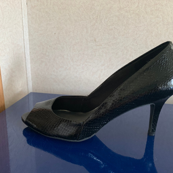 FIONI Clothing Shoes - ⭐️BOGO⭐️ Women's Heels - size 7 1/2